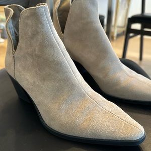 Zara suede boot, almost new!